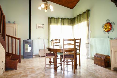 a dining room with a table and chairs at Melograni in Chomérac
