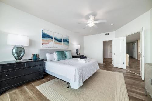 a bedroom with a bed and a ceiling fan at Caribe D-0404 in Orange Beach