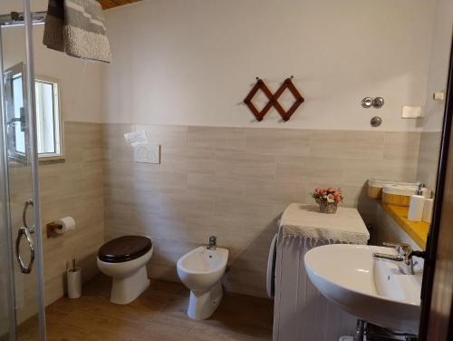 Koupelna v ubytování Agriturismo La Valletta