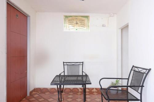 two chairs and a table in a room at Hotel O Octav Homestay in Nagoya