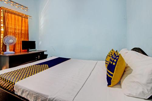 Кровать или кровати в номере SPOT ON 92763 Hotel Melati Sukoasih