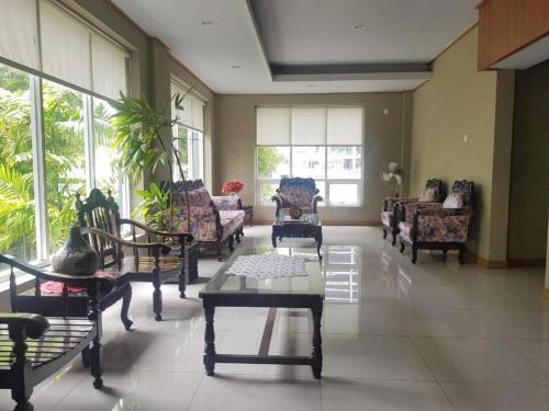 Гостиная зона в Hotel O Rumah Massagena Syariah Near Gedung Olahraga Enrekang