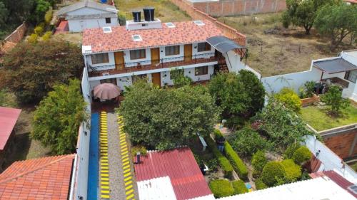 Bangunan di mana terletaknya rumah tamu ini