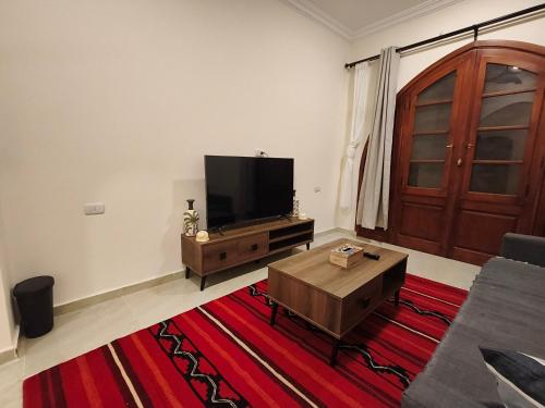 a living room with a flat screen tv and a couch at Tunis Vista in Tunis
