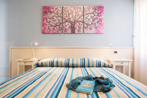 Una cama o camas en una habitación de Malakiri