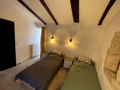Ένα ή περισσότερα κρεβάτια σε δωμάτιο στο La Maison des Remparts