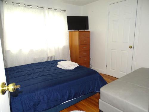 Ein Bett oder Betten in einem Zimmer der Unterkunft Comfortable and Convenient 3 Bed Home