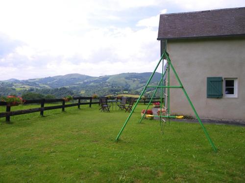 Ein Kinderspielbereich in der Unterkunft Atchouetos
