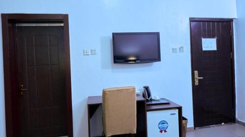 Μια τηλεόραση ή/και κέντρο ψυχαγωγίας στο Crownedge Hotels
