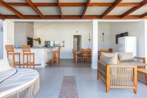 Η κουζίνα ή μικρή κουζίνα στο WB03 Casa confortável c/ Piscina- Seu Espaço Exclusivo