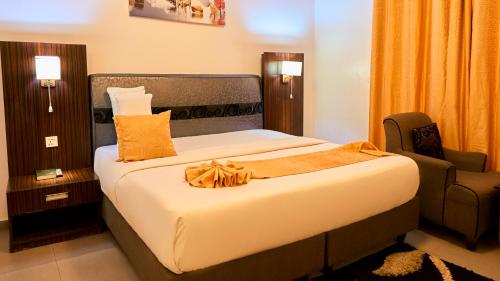 Ένα ή περισσότερα κρεβάτια σε δωμάτιο στο Crownedge Hotels