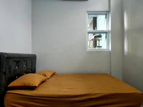 Ένα ή περισσότερα κρεβάτια σε δωμάτιο στο Hotel O Kost 3 Kelor Syariah