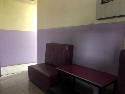 Гостиная зона в Hotel O Mahendra HomestayNearTaman Wisata Bukit Rurukan