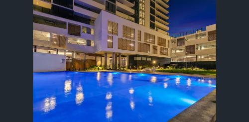 Πισίνα στο ή κοντά στο Top Floor Apartment in Maroochydore CBD
