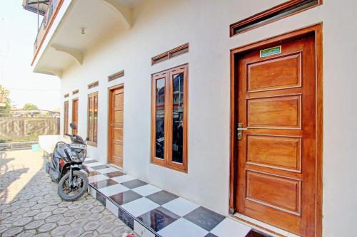Gallery image of Hotel O Guest House Cemara 1 Syariah in Brebes