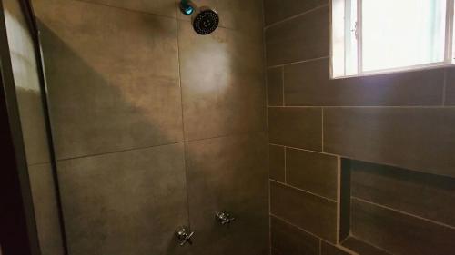a bathroom with a shower with a glass door at LiV109 Norte Depa 3 in Cd Obregon in Ciudad Obregón