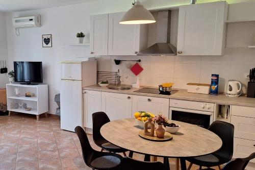 Family-friendly apartments with swimming pool Brodarica - Sibenik - 20248