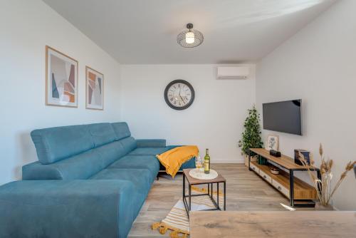 Apartments with parking space Trogir - 23860