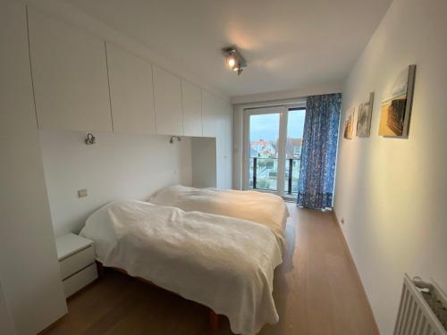 Katil atau katil-katil dalam bilik di Seafront Palm Beach Stay