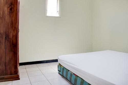 Gallery image of OYO Life 92982 Kost Berkah Ibu in Lawang