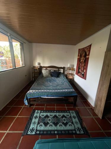 a bedroom with a bed in a room at Sistarasta in Palomino