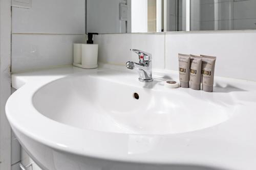 a white sink in a bathroom with a mirror at Prime Location - Newly renovated Quaint 1BR Apt! in Melbourne