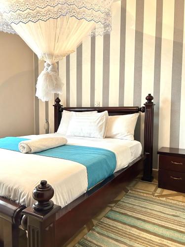 Keitylin Heights Apartments in Makindyeにあるベッド