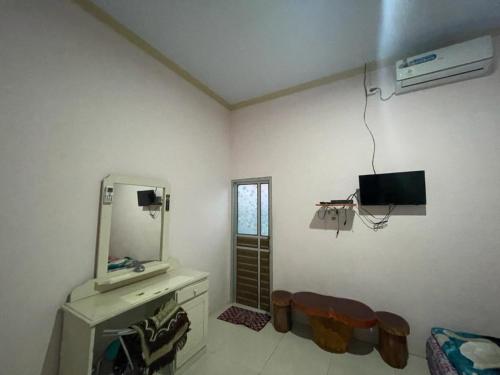 Televisyen dan/atau pusat hiburan di Hotel O Lima Saudara Syariah