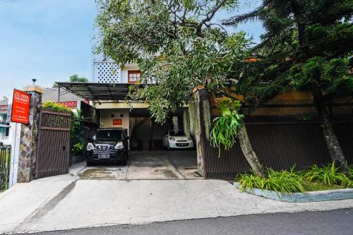 a car parked in the garage of a house at Hotel O Sukamulya Homestay in Bandung