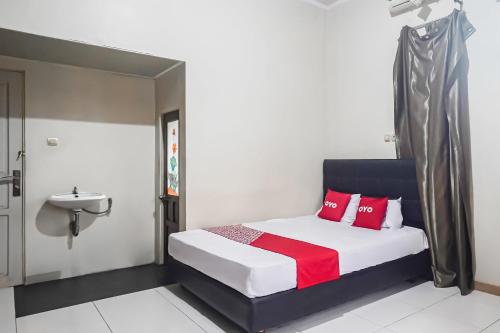 Ένα ή περισσότερα κρεβάτια σε δωμάτιο στο Hotel O Pondok Tawing Rumbih