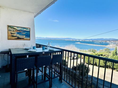 Apartamento en Roses con Terraza y Parking para 6 - ES-258-116