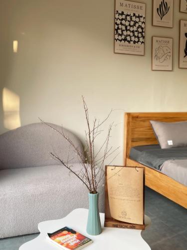 Postel nebo postele na pokoji v ubytování Homestay Nhà Trong Hẻm Đảo Phú Quý