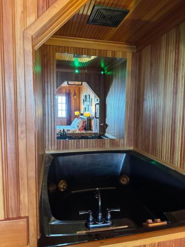 Gambar di galeri bagi Whistling Winds Motel di Lincoln City