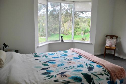Cama o camas de una habitación en Back Valley Farmstay Bed and Breakfast