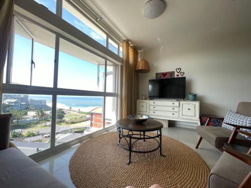 Μια τηλεόραση ή/και κέντρο ψυχαγωγίας στο Beach Home Away From Home