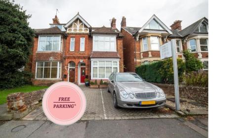 a car parked in front of a house with a frisbee at OYO Lonsdale Guest House in Oxford