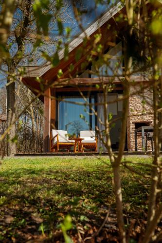 a house with a porch with a table and chairs at Bergvliet Villa's in Oosterhout