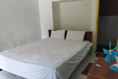 Кровать или кровати в номере Hotel O Madame Guesthouse