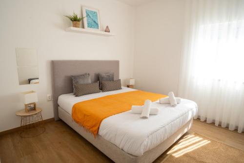 a bedroom with a large bed with an orange blanket at SEAING HOUSE in Falca
