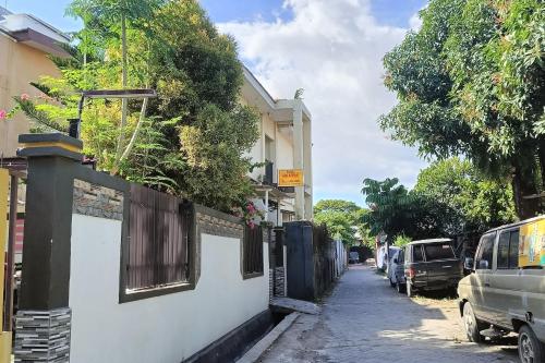 a street with cars parked on the side of a building at Hotel O Atifah Homes in Sungguminasa