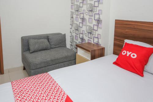 Ένα ή περισσότερα κρεβάτια σε δωμάτιο στο OYO 93948 Bunda Rachma Rooms