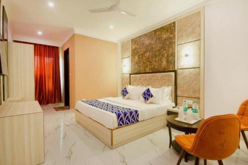 a bedroom with a bed and a table and chairs at Almora Hotel Delhi International Airport With - Free Airport Pickup in New Delhi