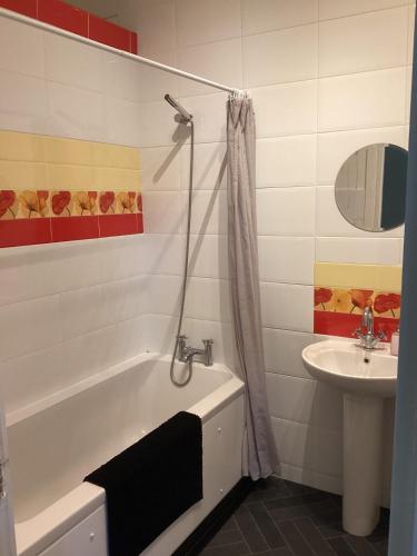 Gallery image of OYO Rayanne House Guest Accommodation in Holywood