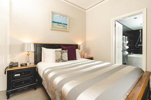 Gallery image of OYO Rayanne House Guest Accommodation in Holywood