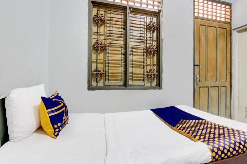 Кровать или кровати в номере Hotel O Agung