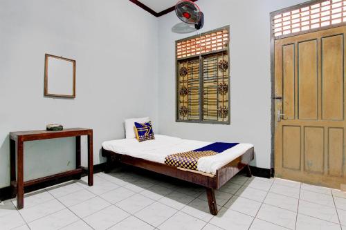 Кровать или кровати в номере Hotel O Agung