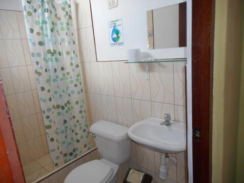 Kylpyhuone majoituspaikassa Hostal Geminis