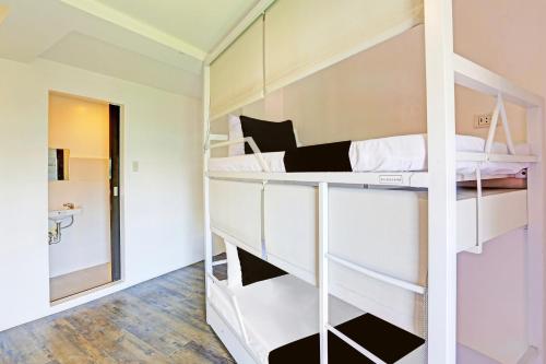 a bedroom with two bunk beds in a room at Spot On Hostel ,Taguig Manila Formerly MYTOWN HongKong in Manila