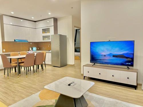 TV a/nebo společenská místnost v ubytování NK#Homestay#Vinhomes#Oceanpark#3PN#C43