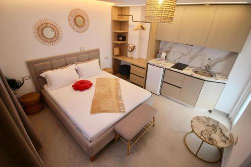 a small bedroom with a bed and a kitchen at Vila Murati in Ksamil